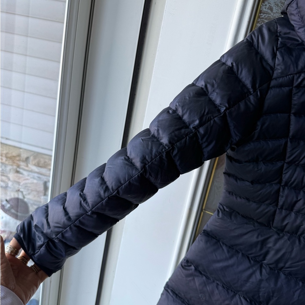 Woman’s LULULEMON BRAVE THE COLD JACKET! - Picture 10 of 10